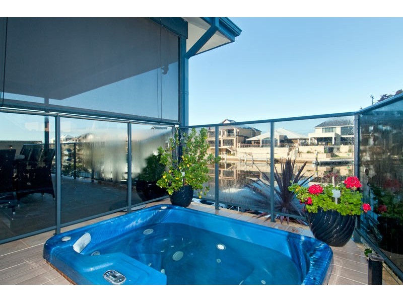 2 Nyari Court, Halls Head WA 6210