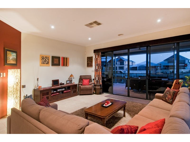 2 Nyari Court, Halls Head WA 6210