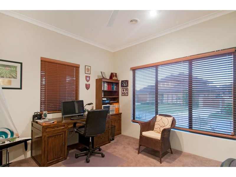 2 Nyari Court, Halls Head WA 6210