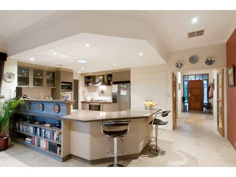 2 Nyari Court, Halls Head WA 6210