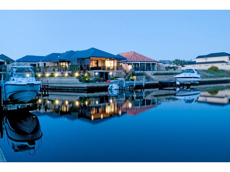 2 Nyari Court, Halls Head WA 6210