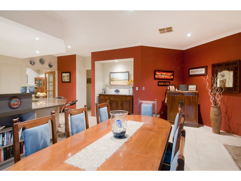 2 Nyari Court, Halls Head WA 6210