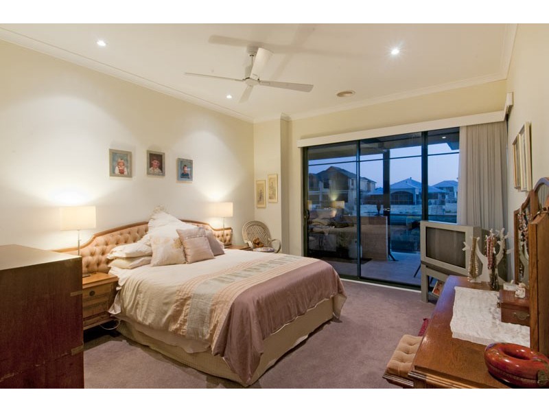 2 Nyari Court, Halls Head WA 6210