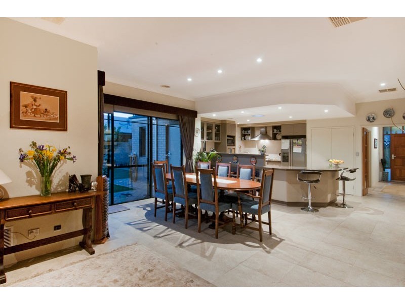 2 Nyari Court, Halls Head WA 6210