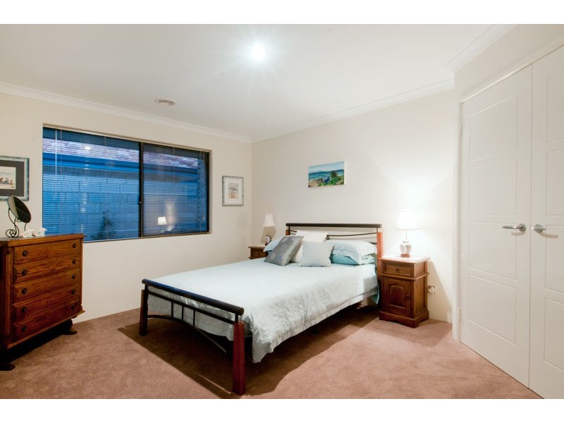 2 Nyari Court, Halls Head WA 6210