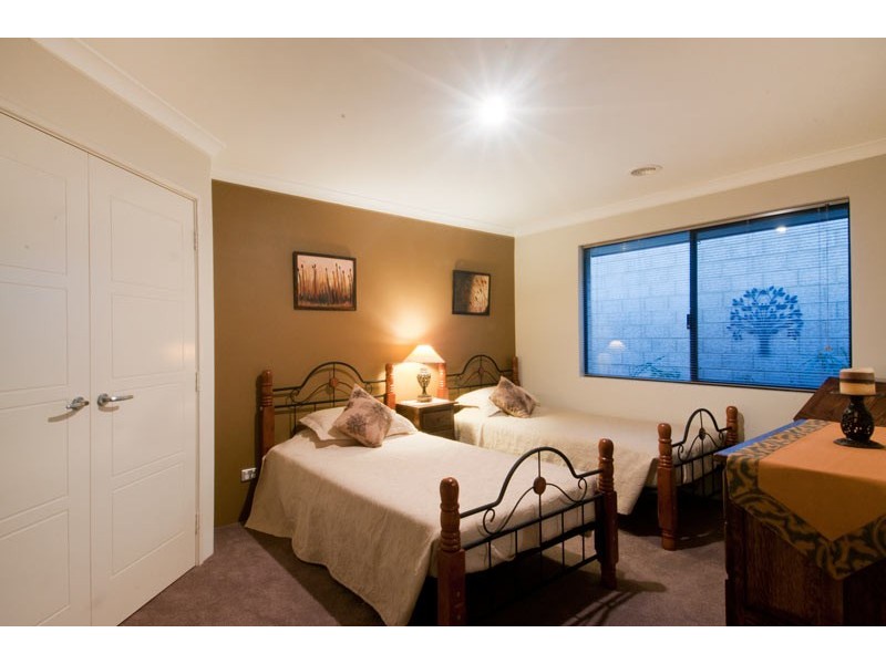 2 Nyari Court, Halls Head WA 6210