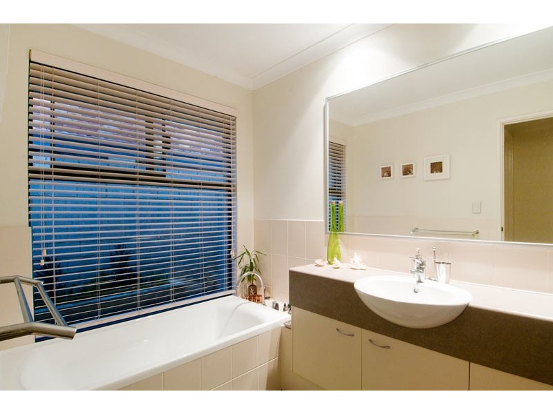 2 Nyari Court, Halls Head WA 6210