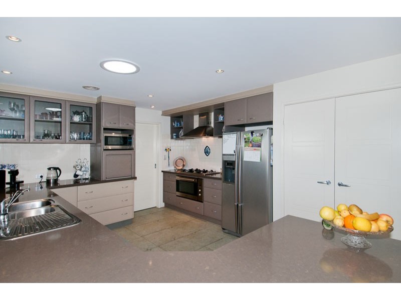 2 Nyari Court, Halls Head WA 6210