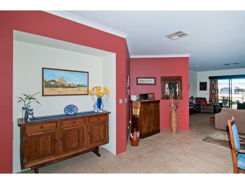 2 Nyari Court, Halls Head WA 6210