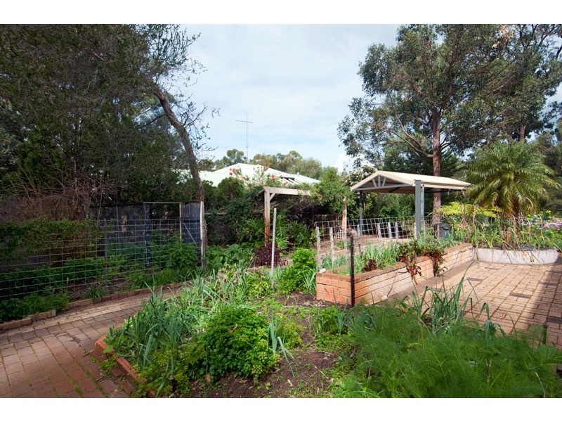 5 Bardoc Way, Greenfields WA 6210