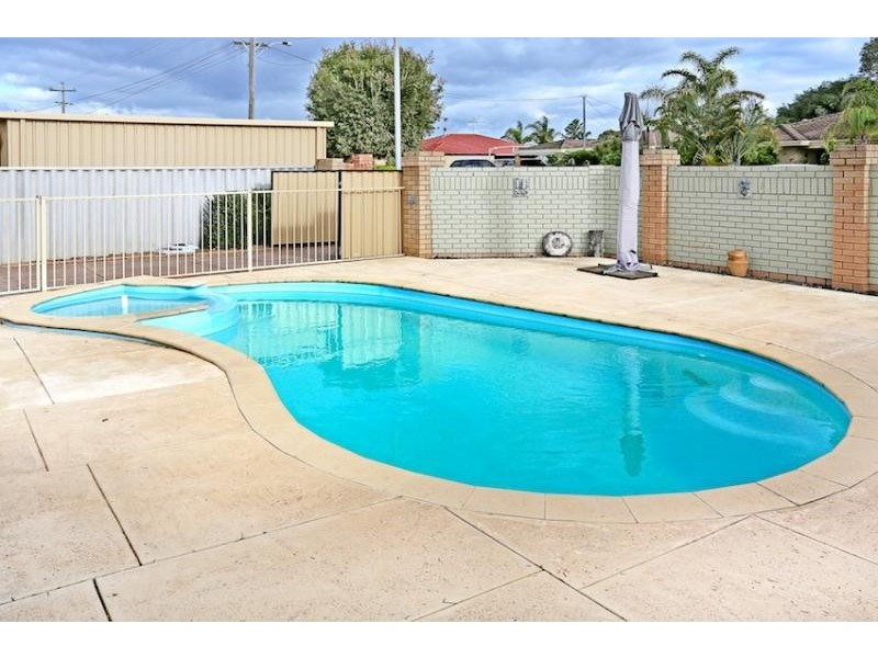 63 Allambi Way, South Yunderup WA 6208