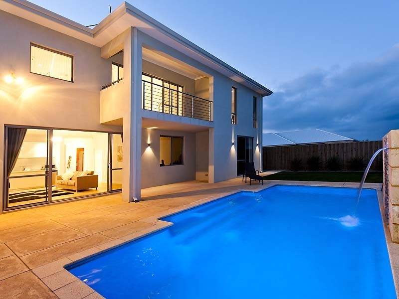 10 Shonae Pass, Halls Head WA 6210