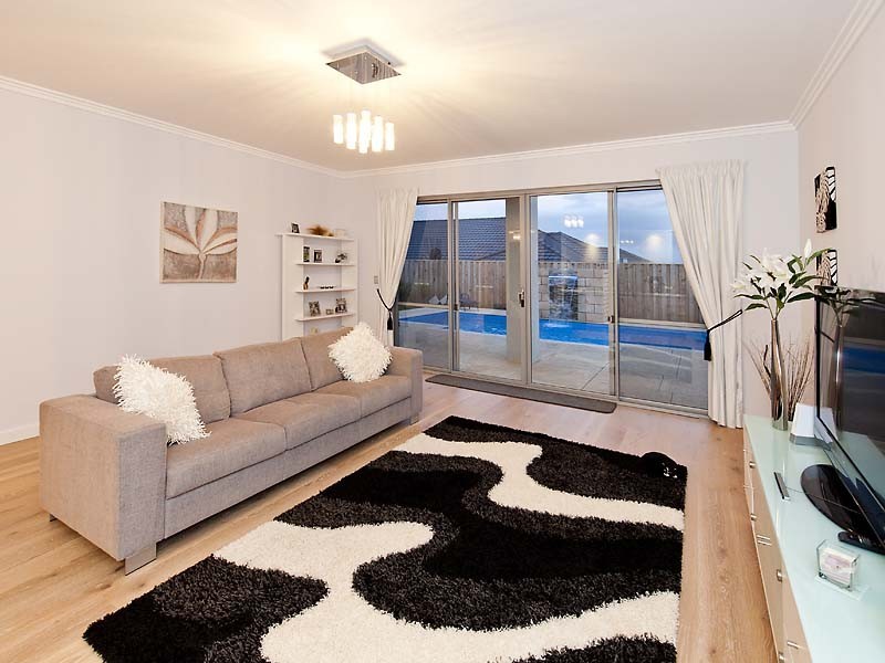 10 Shonae Pass, Halls Head WA 6210