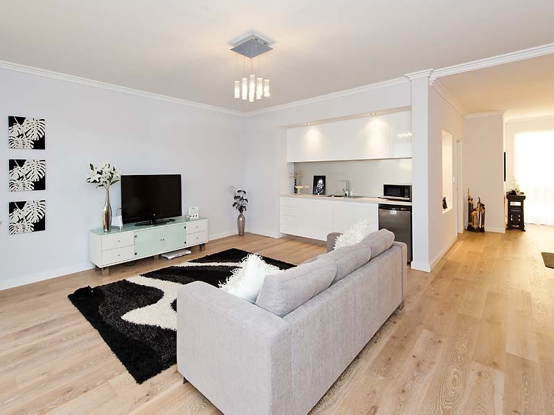 10 Shonae Pass, Halls Head WA 6210