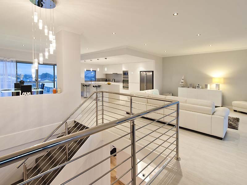 10 Shonae Pass, Halls Head WA 6210