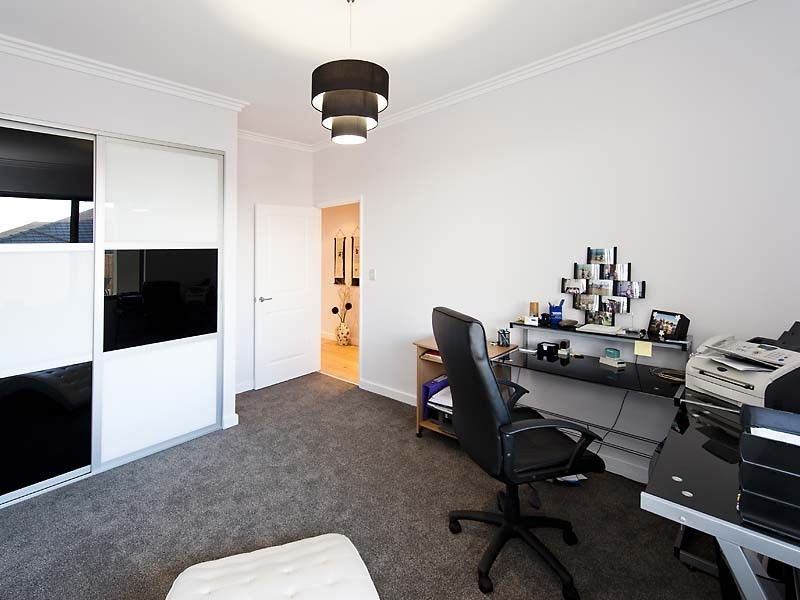 10 Shonae Pass, Halls Head WA 6210