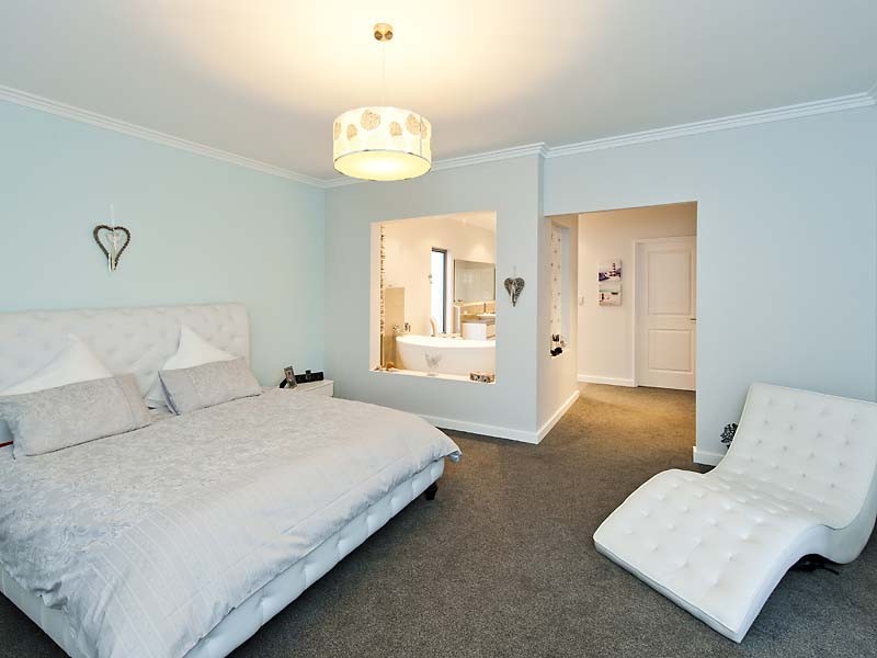 10 Shonae Pass, Halls Head WA 6210