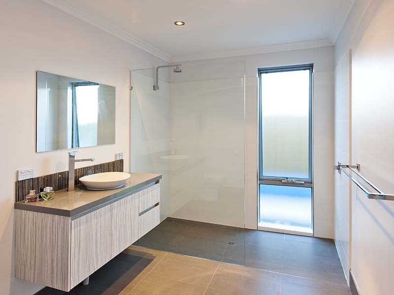 10 Shonae Pass, Halls Head WA 6210