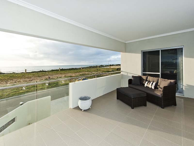 10 Shonae Pass, Halls Head WA 6210