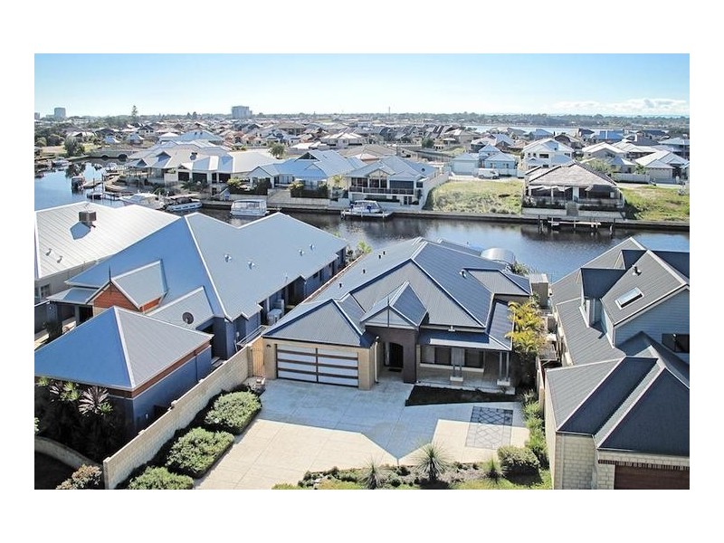 8 Leisure Way, Halls Head WA 6210