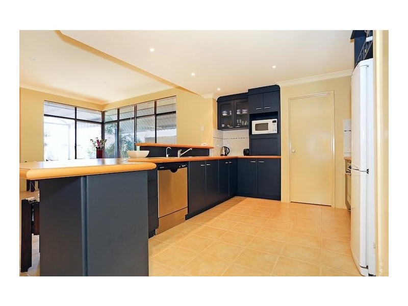 8 Leisure Way, Halls Head WA 6210