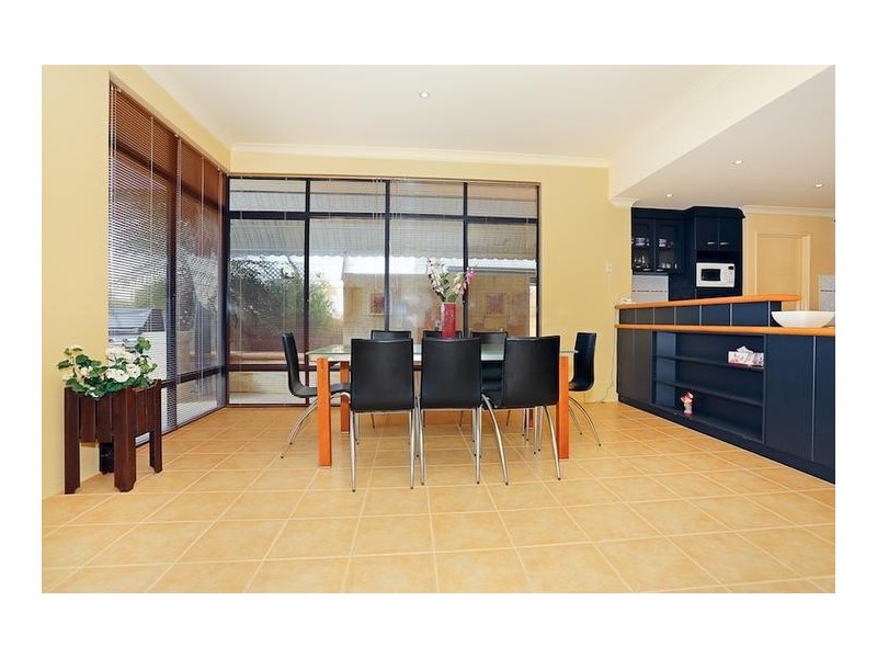 8 Leisure Way, Halls Head WA 6210