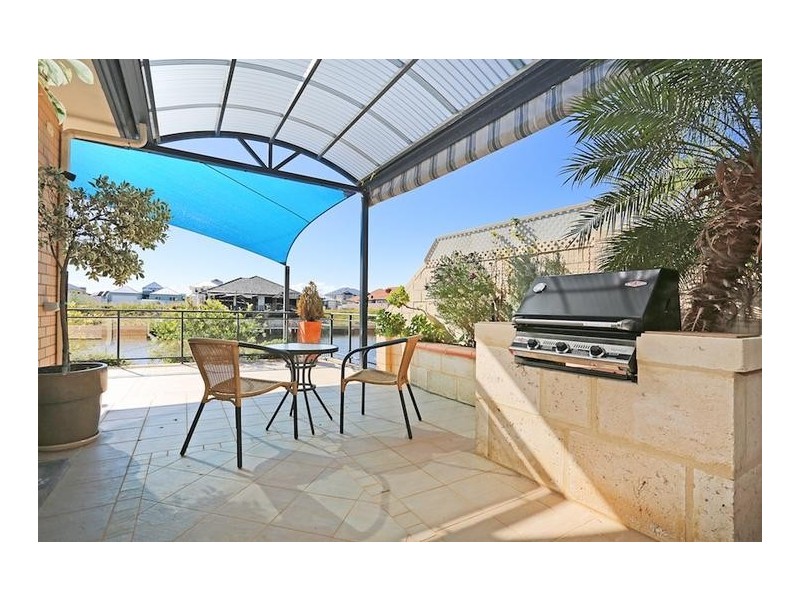 8 Leisure Way, Halls Head WA 6210