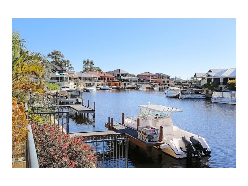 8 Leisure Way, Halls Head WA 6210