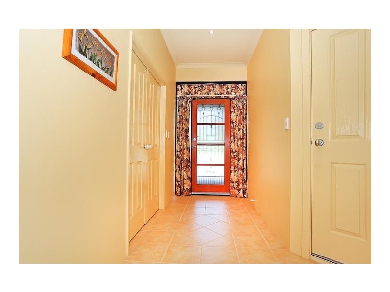 8 Leisure Way, Halls Head WA 6210