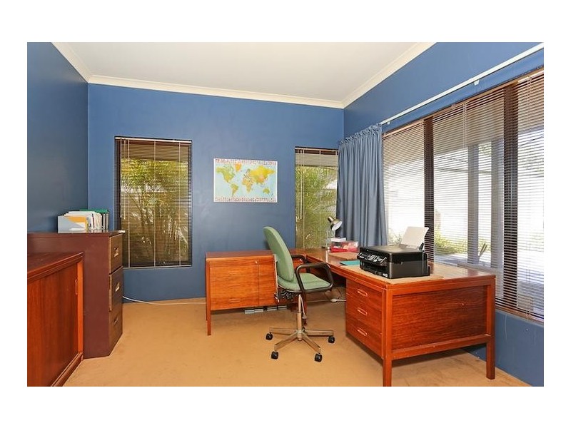 8 Leisure Way, Halls Head WA 6210