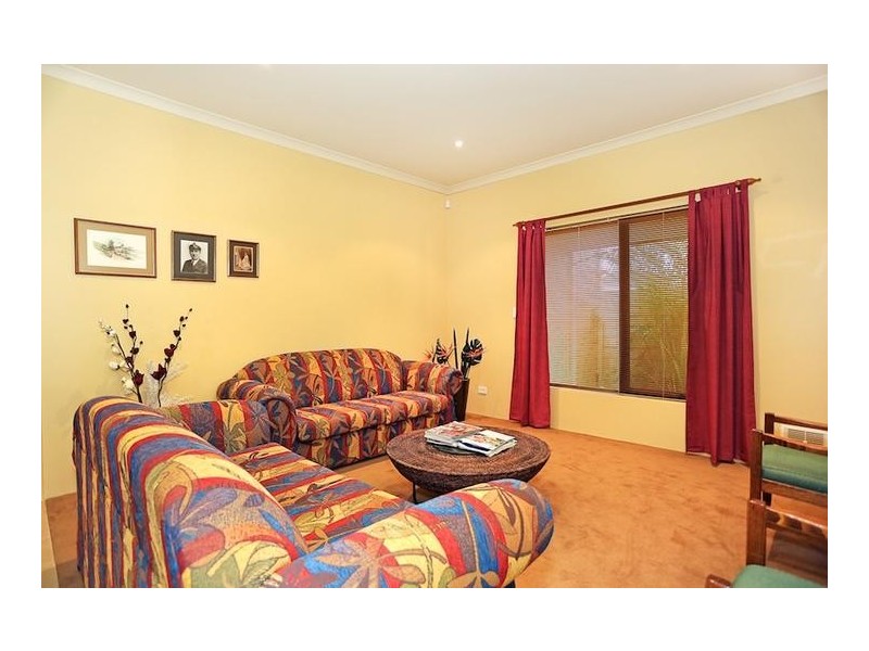 8 Leisure Way, Halls Head WA 6210