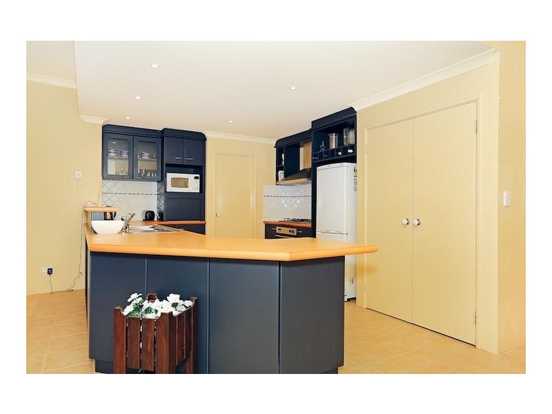 8 Leisure Way, Halls Head WA 6210