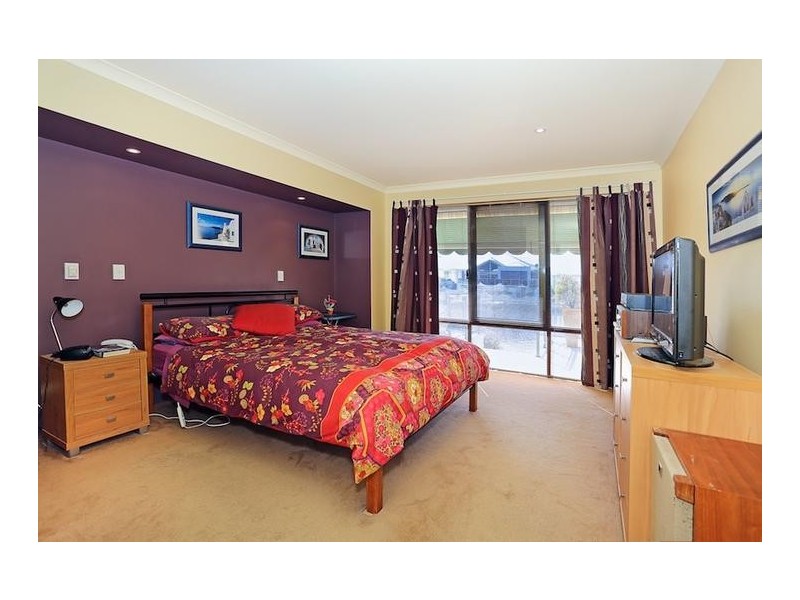 8 Leisure Way, Halls Head WA 6210