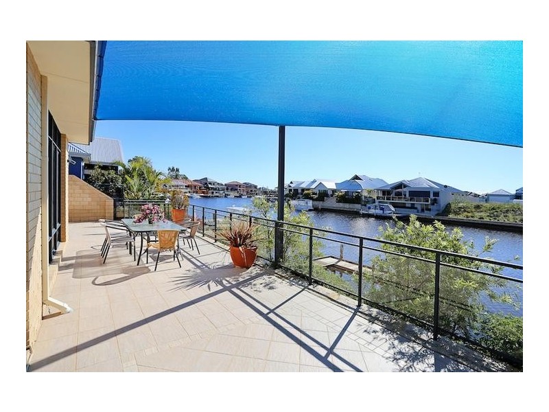 8 Leisure Way, Halls Head WA 6210