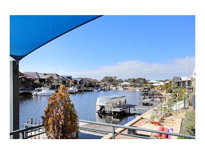 8 Leisure Way, Halls Head WA 6210