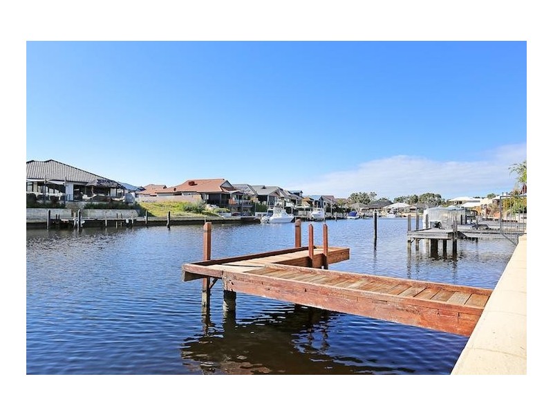 8 Leisure Way, Halls Head WA 6210