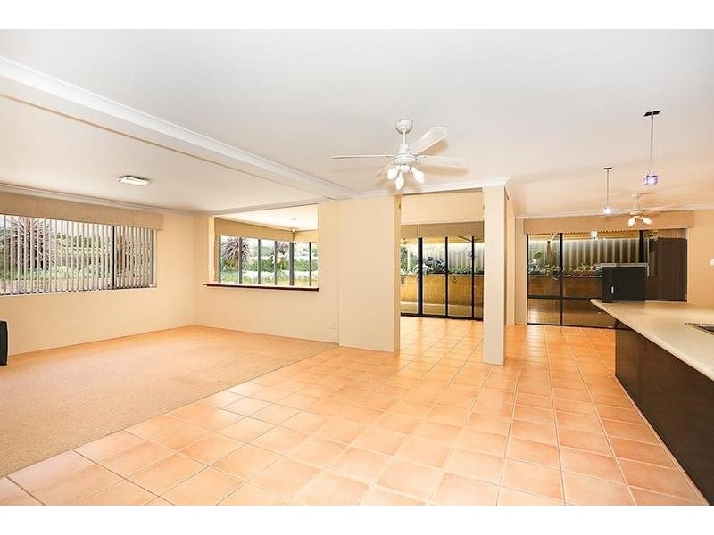 4 Wave Court, San Remo WA 6210