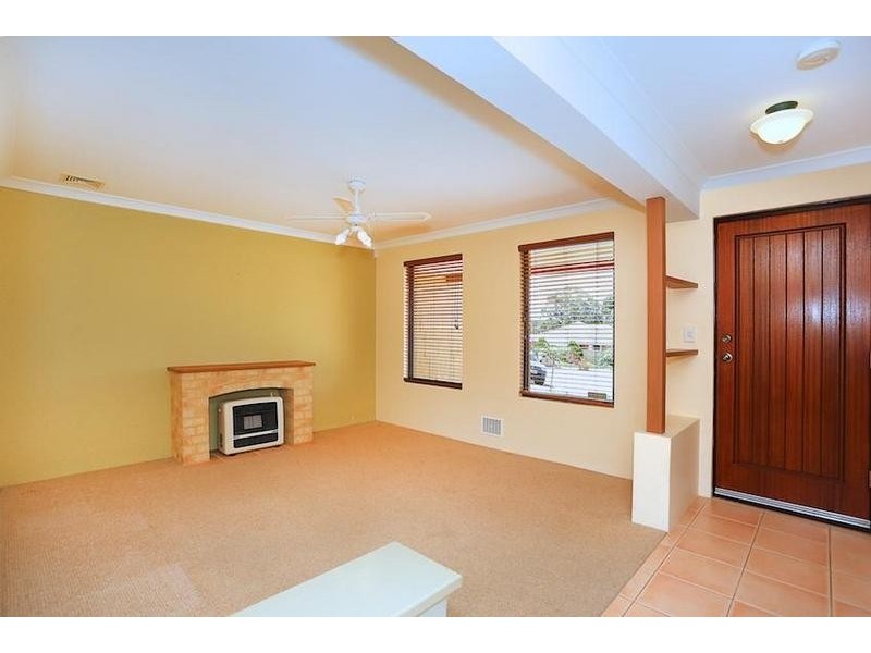 4 Wave Court, San Remo WA 6210