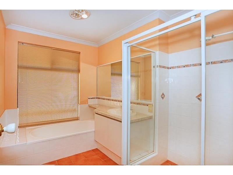 4 Wave Court, San Remo WA 6210