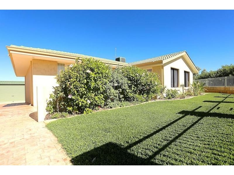 8 Sussex Place, Halls Head WA 6210