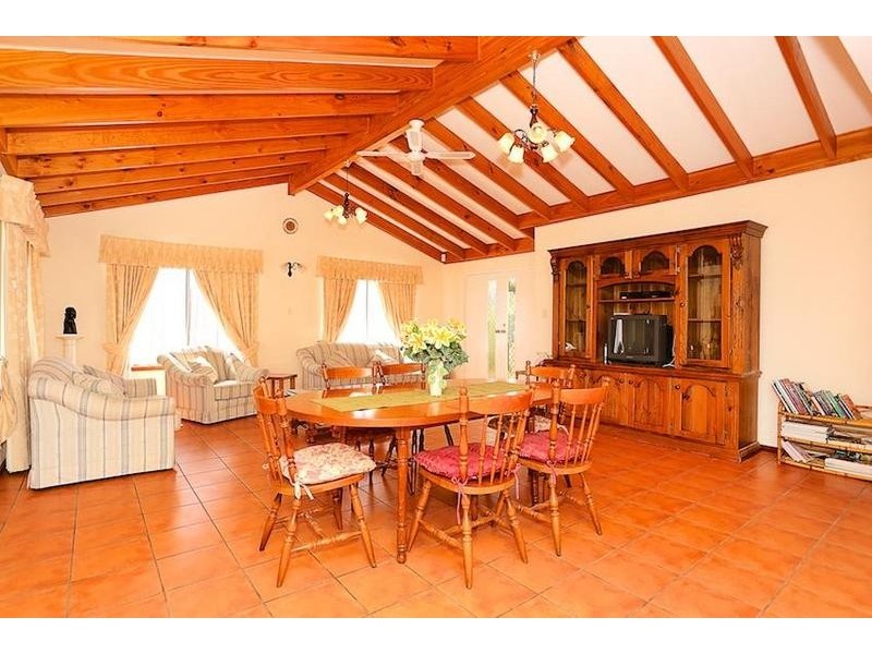 8 Sussex Place, Halls Head WA 6210