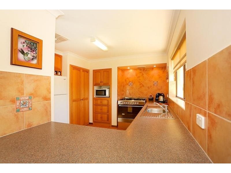 8 Sussex Place, Halls Head WA 6210