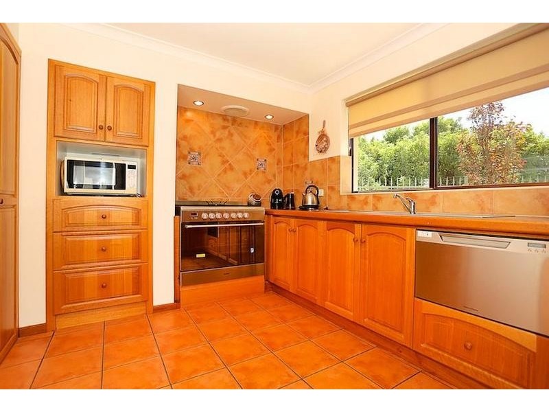 8 Sussex Place, Halls Head WA 6210