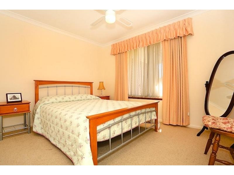 8 Sussex Place, Halls Head WA 6210