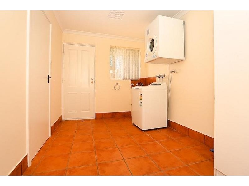 8 Sussex Place, Halls Head WA 6210