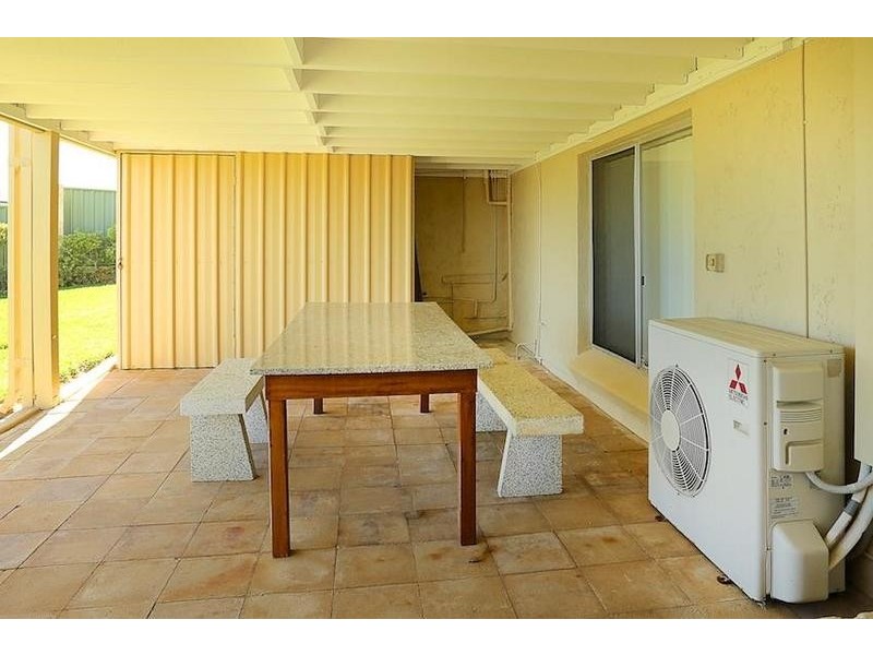 8 Sussex Place, Halls Head WA 6210