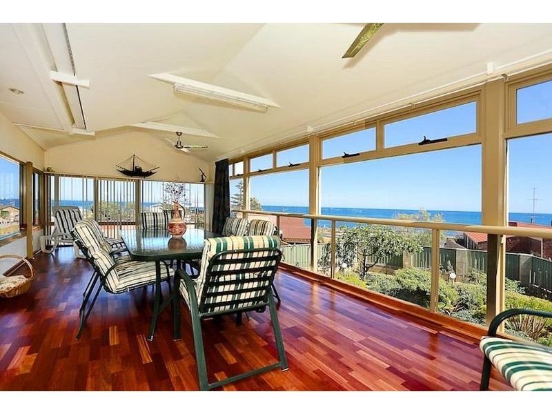 8 Sussex Place, Halls Head WA 6210