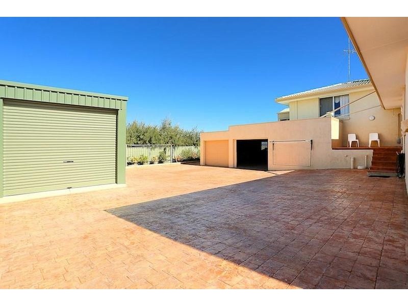 8 Sussex Place, Halls Head WA 6210