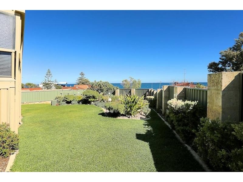 8 Sussex Place, Halls Head WA 6210