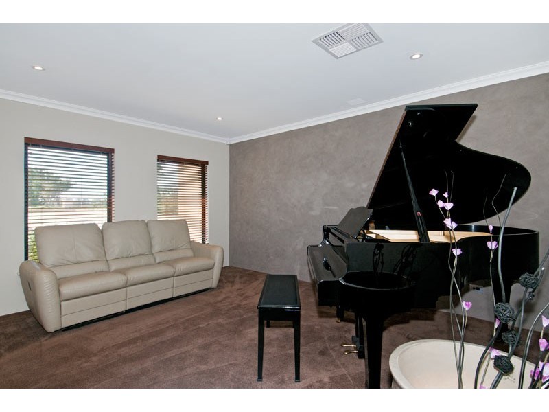 12 Campion Fairway, Lakelands WA 6180